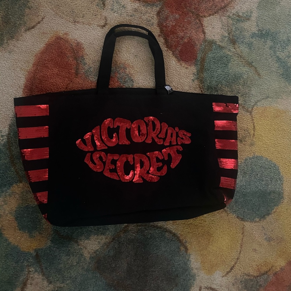 NWT VS weekender tote